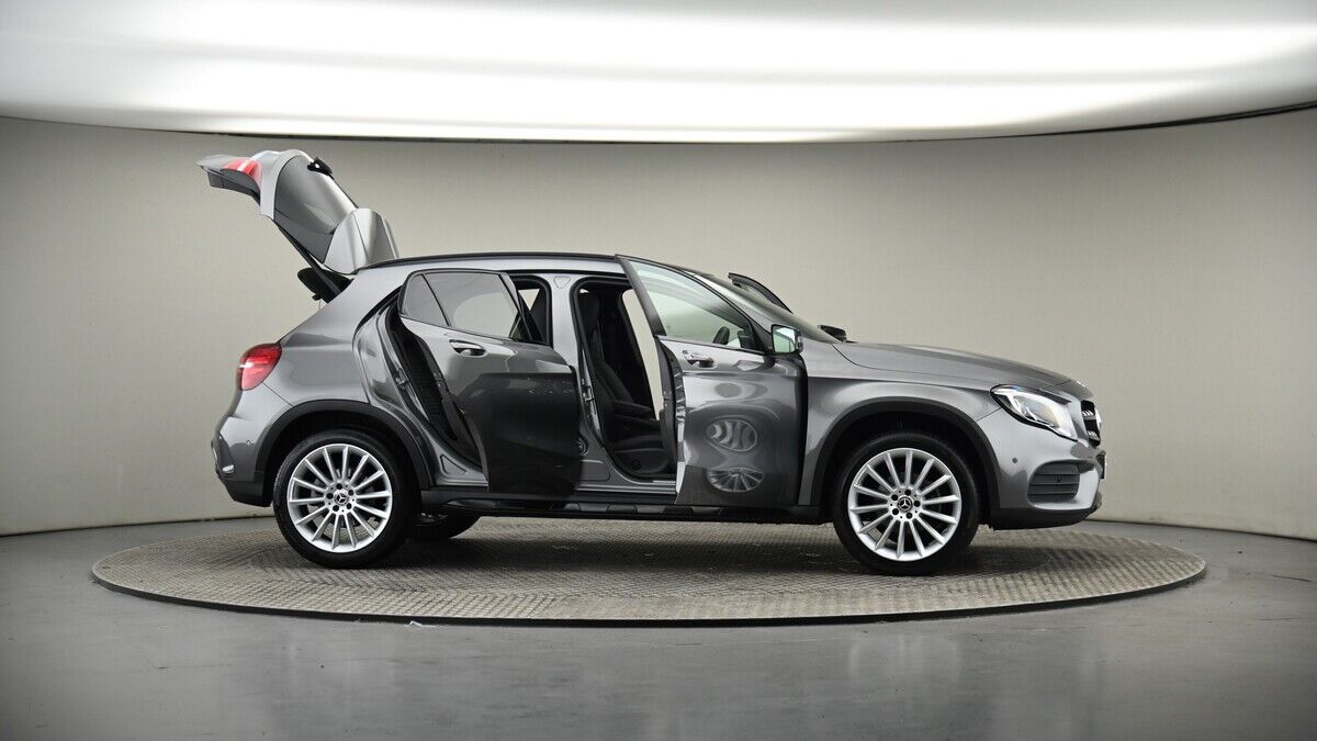 More views of Mercedes-Benz GLA