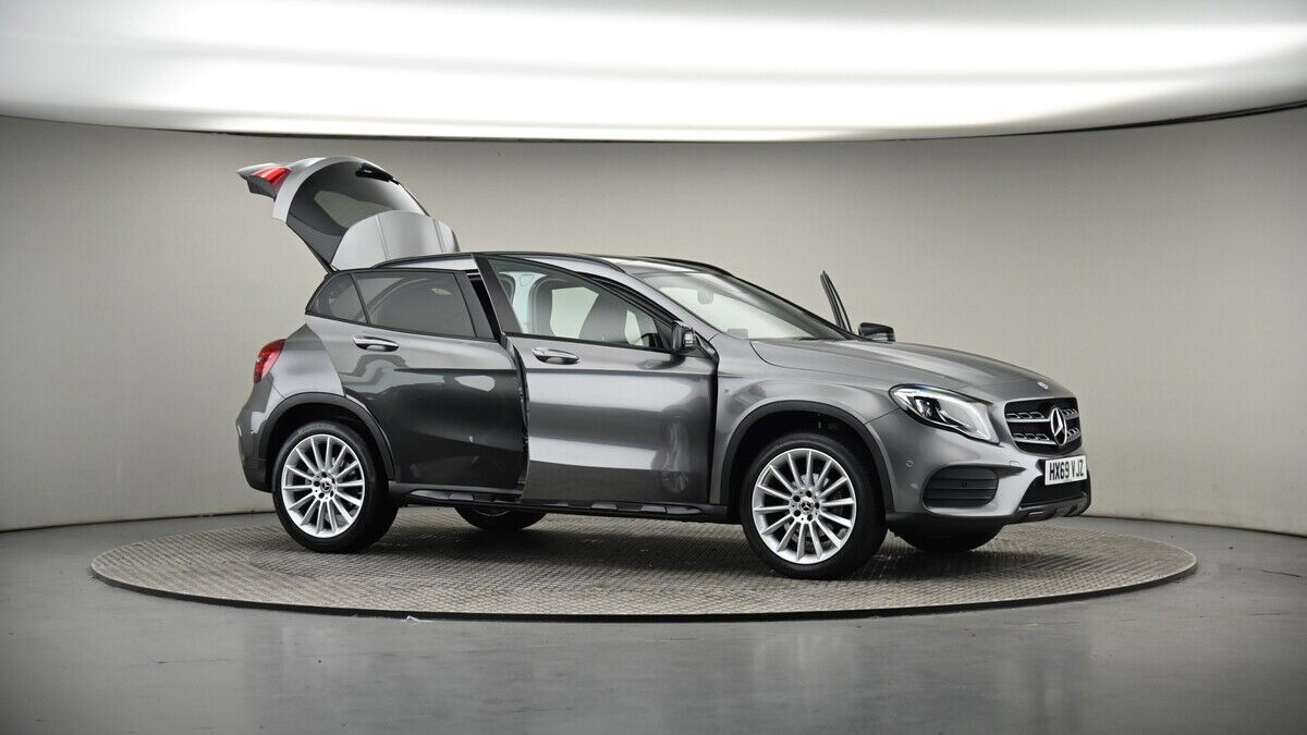 More views of Mercedes-Benz GLA