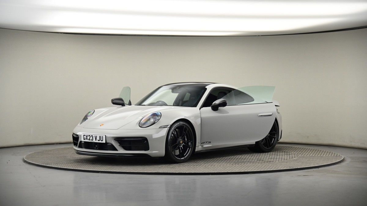 More views of Porsche 911