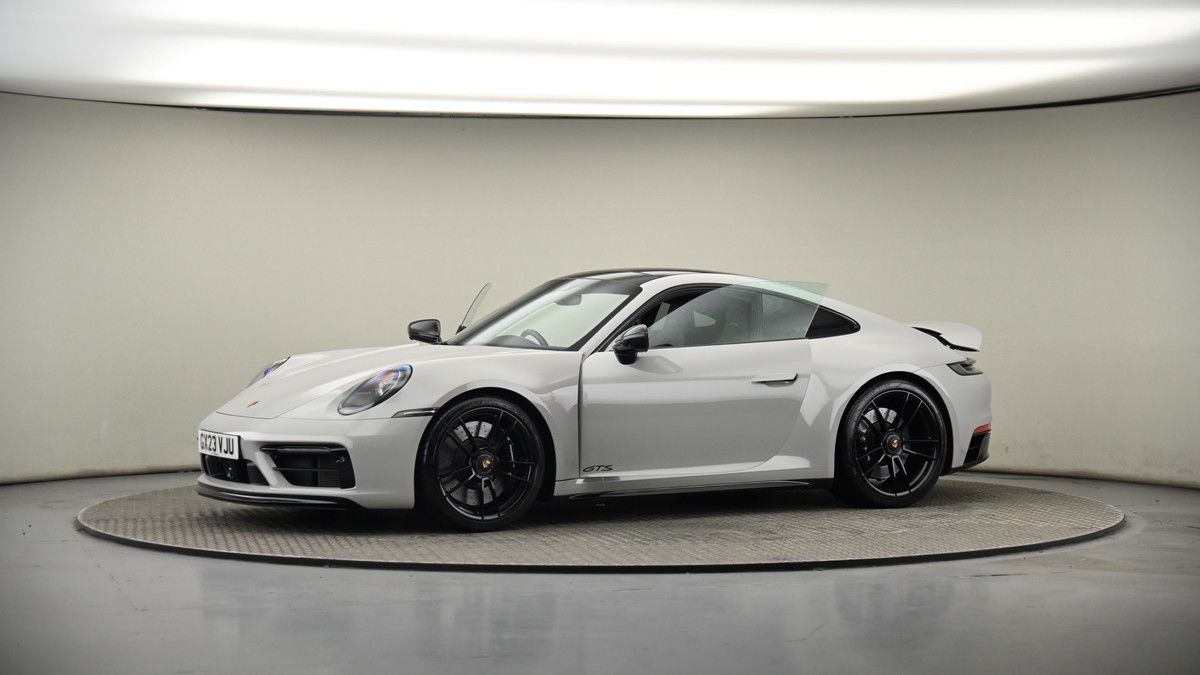 More views of Porsche 911