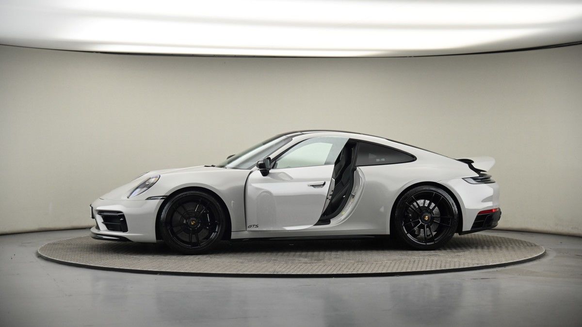 More views of Porsche 911