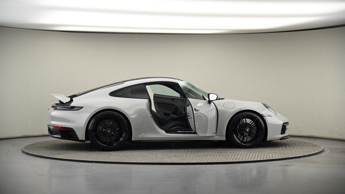 More views of Porsche 911