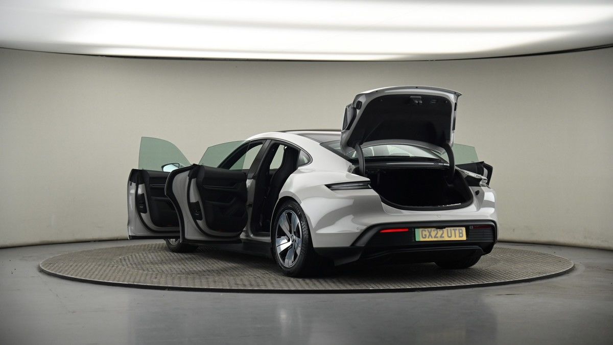 Porsche Taycan Image 8