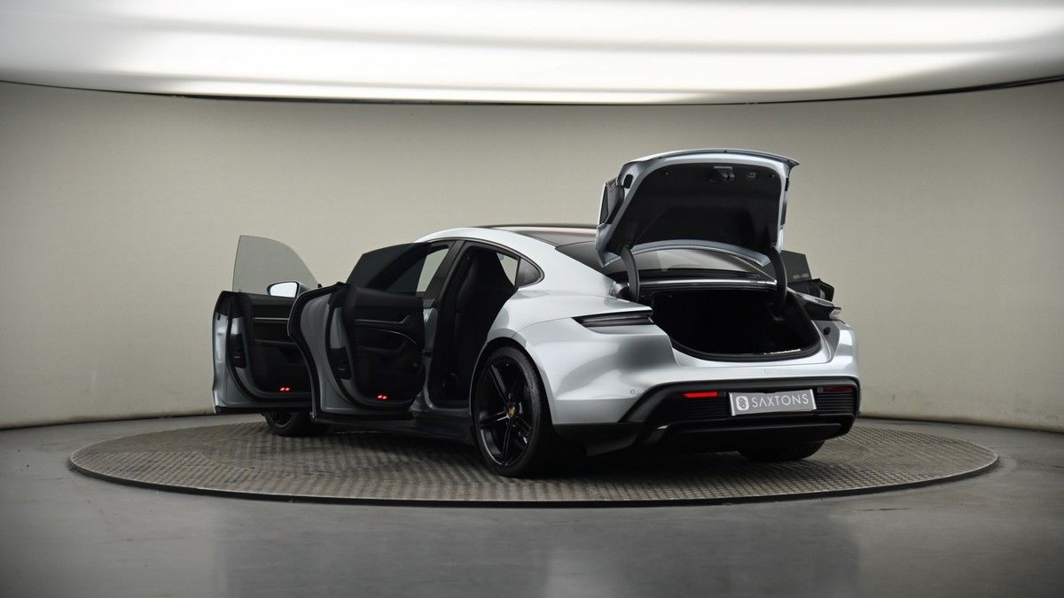 Porsche Taycan Image 8