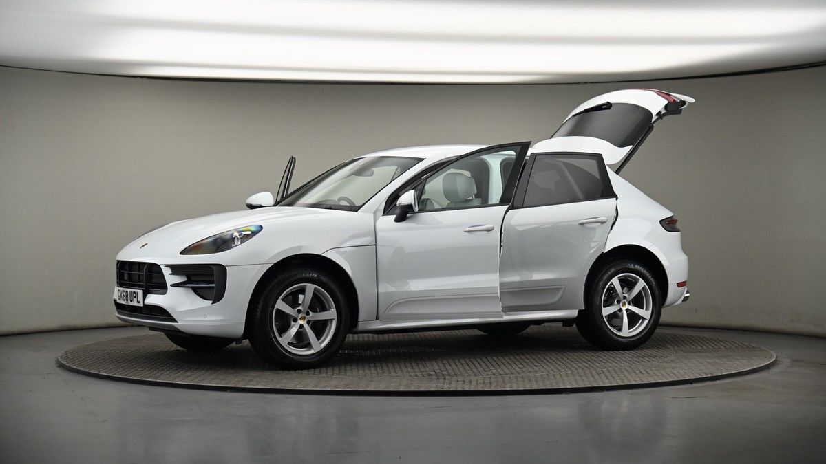 More views of Porsche Macan