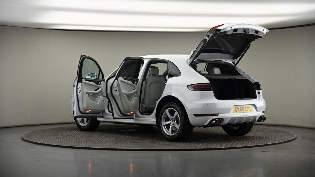More views of Porsche Macan