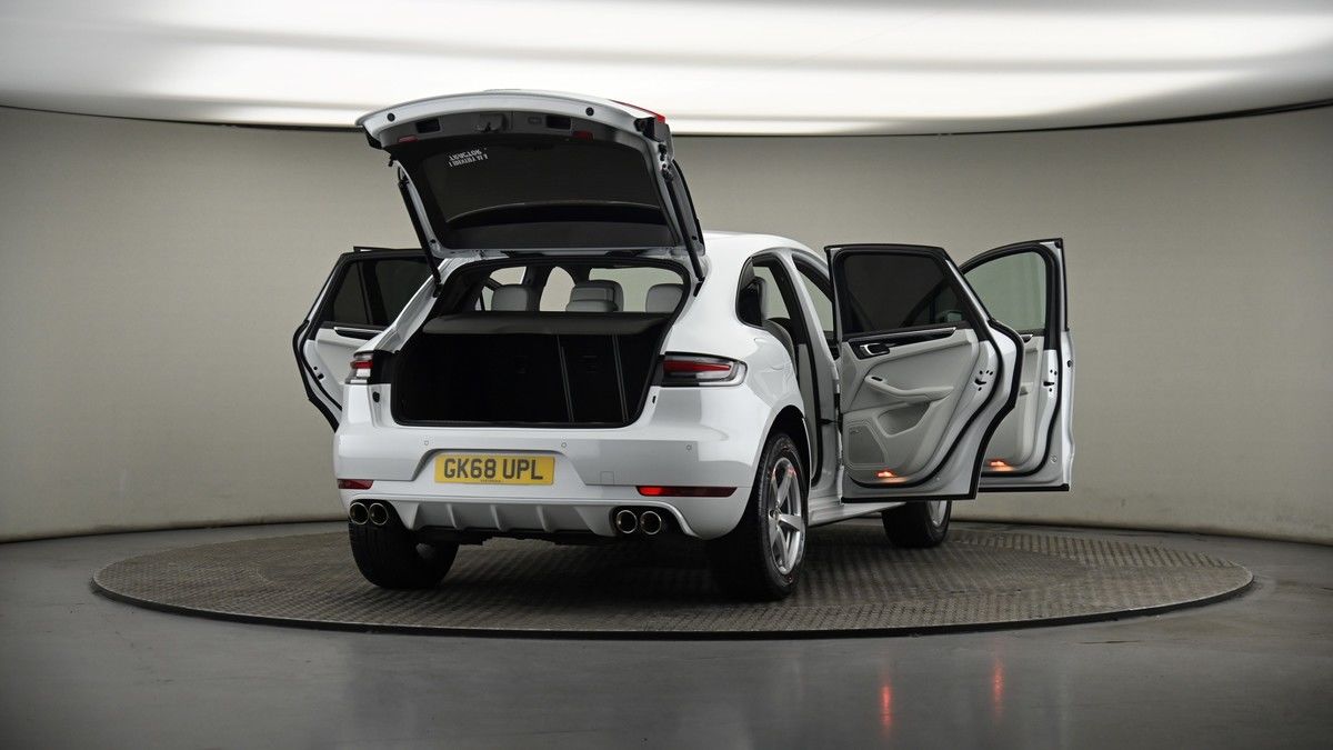 More views of Porsche Macan