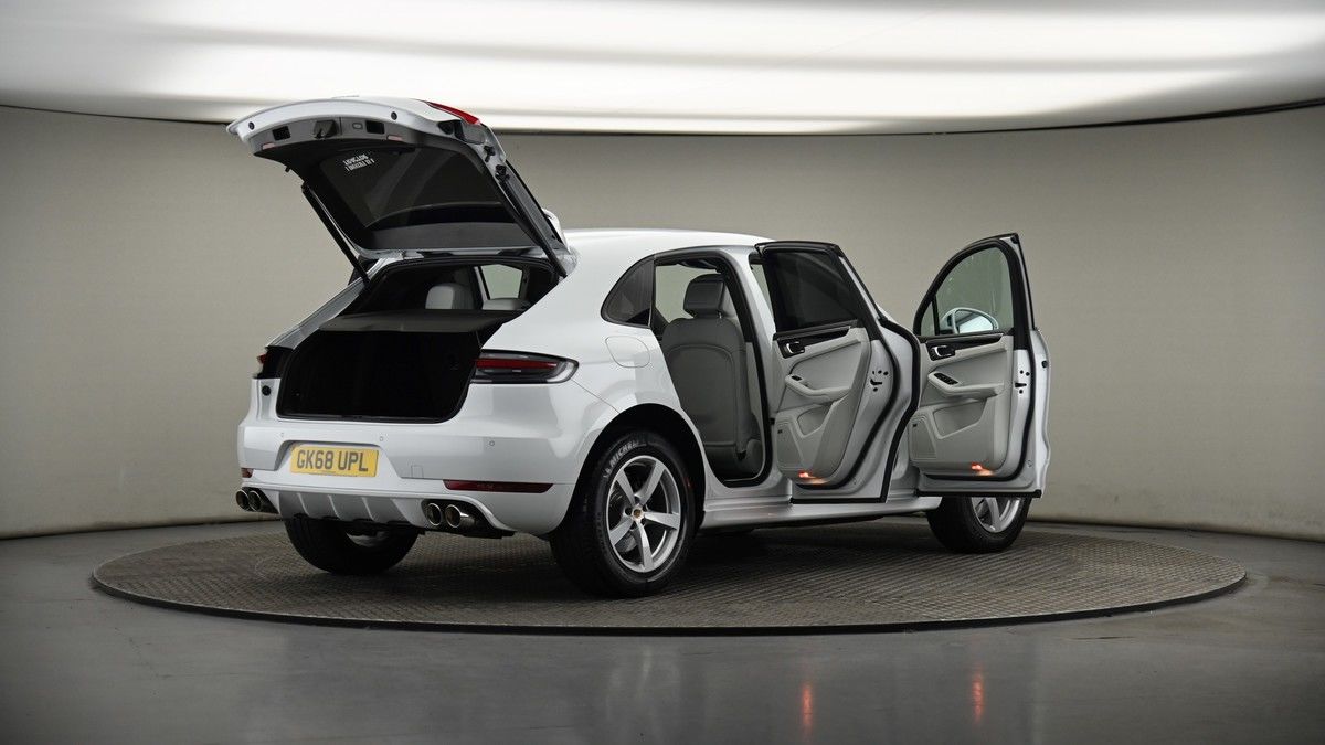 More views of Porsche Macan