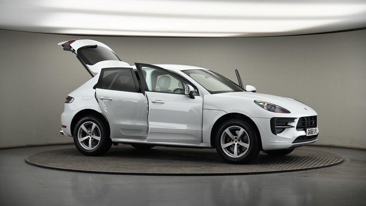 More views of Porsche Macan