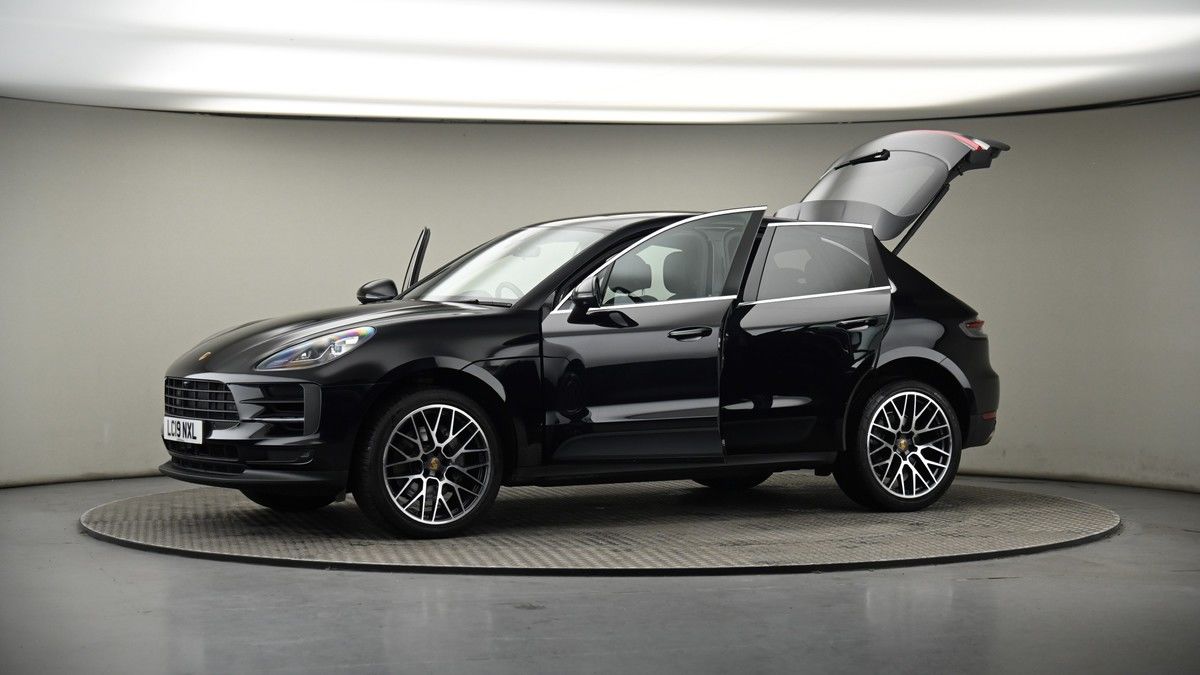 More views of Porsche Macan