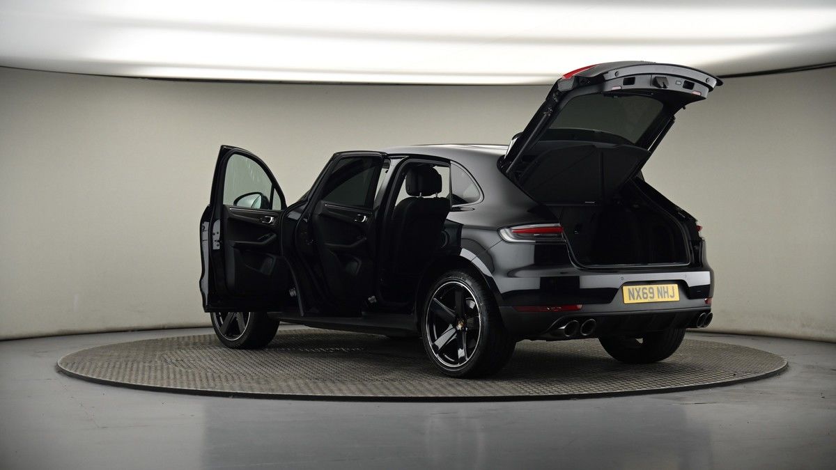 More views of Porsche Macan
