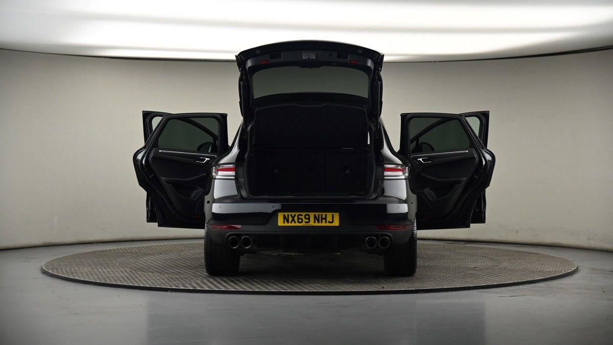 More views of Porsche Macan