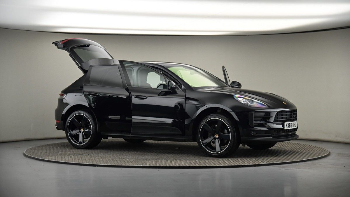 More views of Porsche Macan