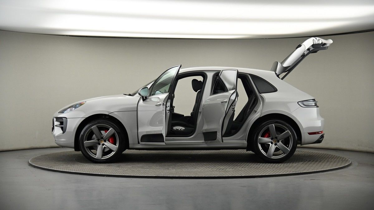More views of Porsche Macan