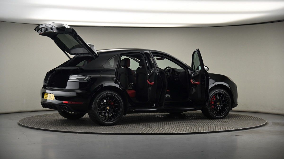 More views of Porsche Macan