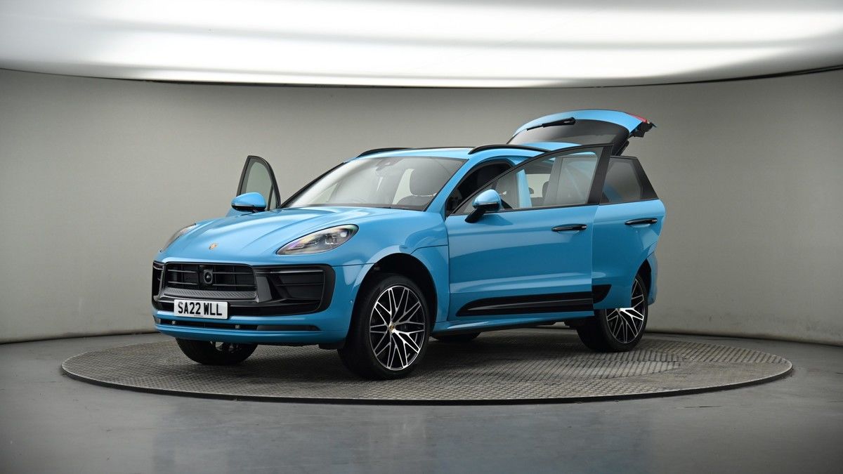 More views of Porsche Macan