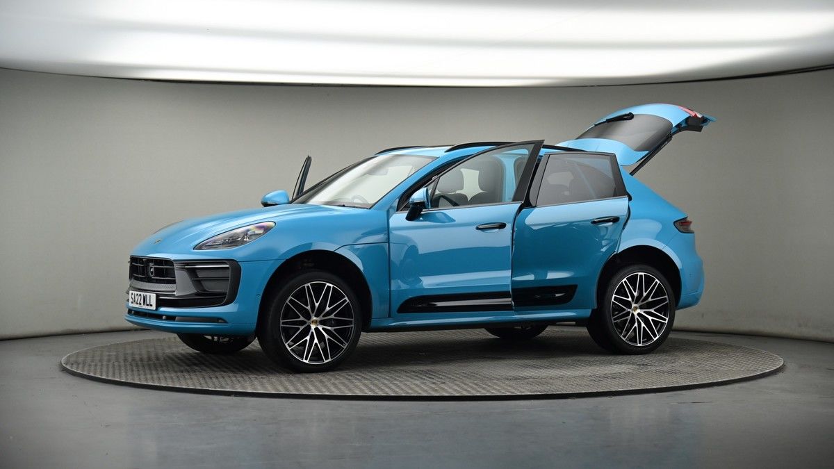 More views of Porsche Macan