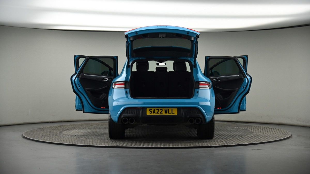 More views of Porsche Macan