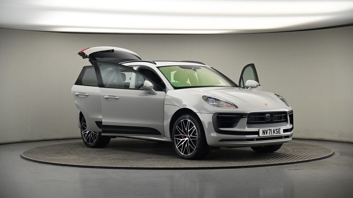 More views of Porsche Macan