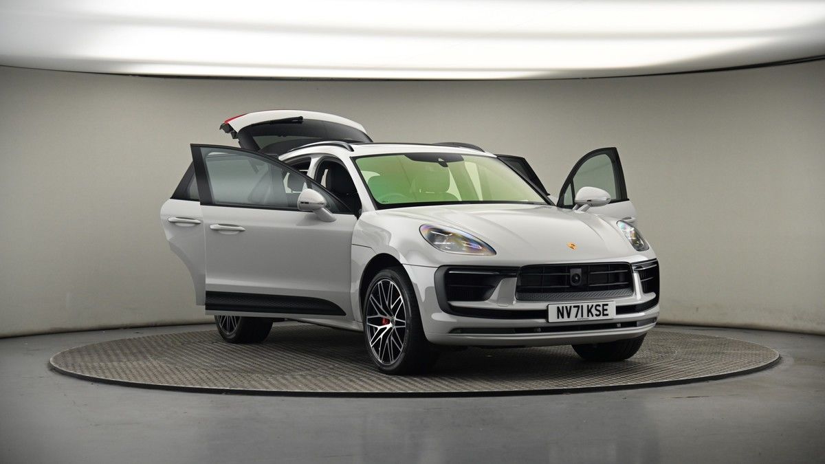 More views of Porsche Macan