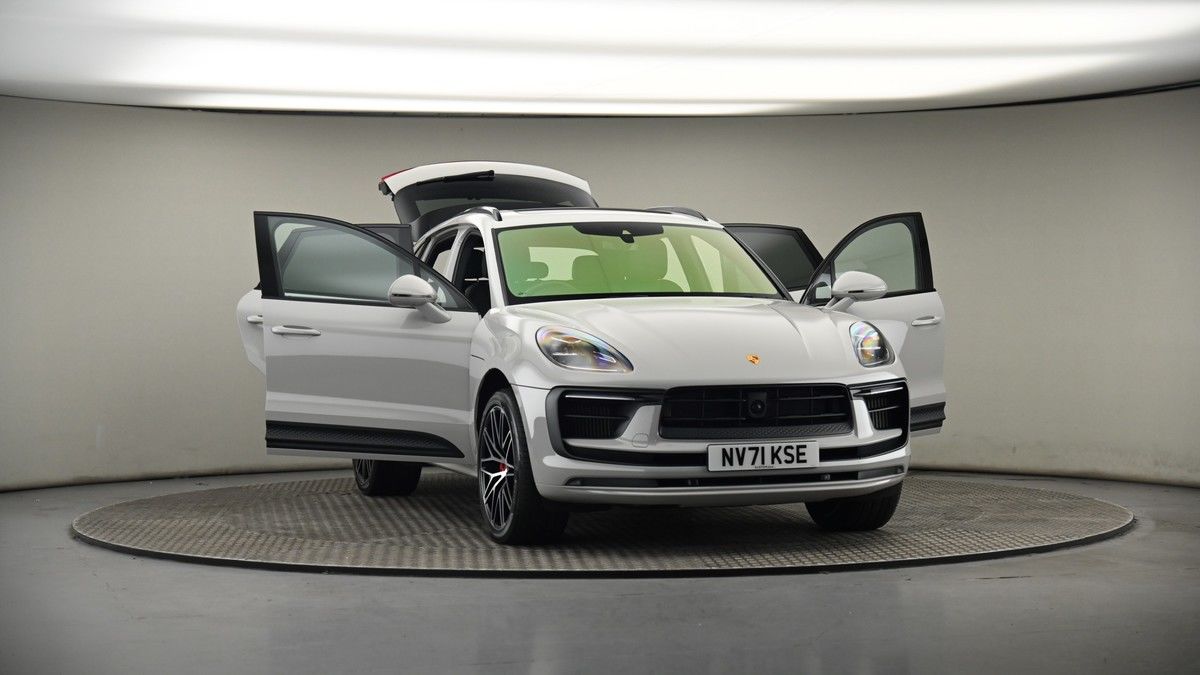 More views of Porsche Macan
