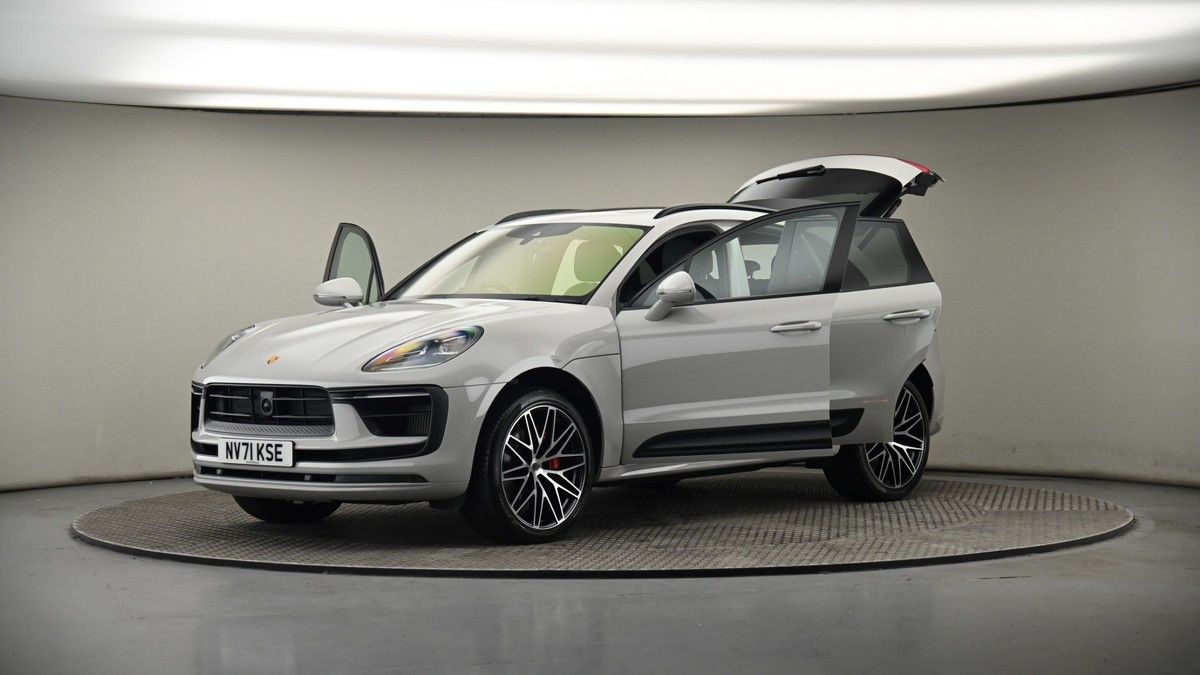 More views of Porsche Macan