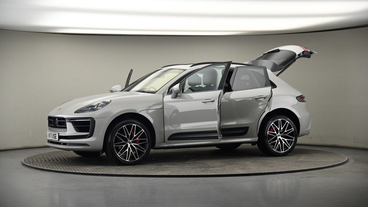 More views of Porsche Macan
