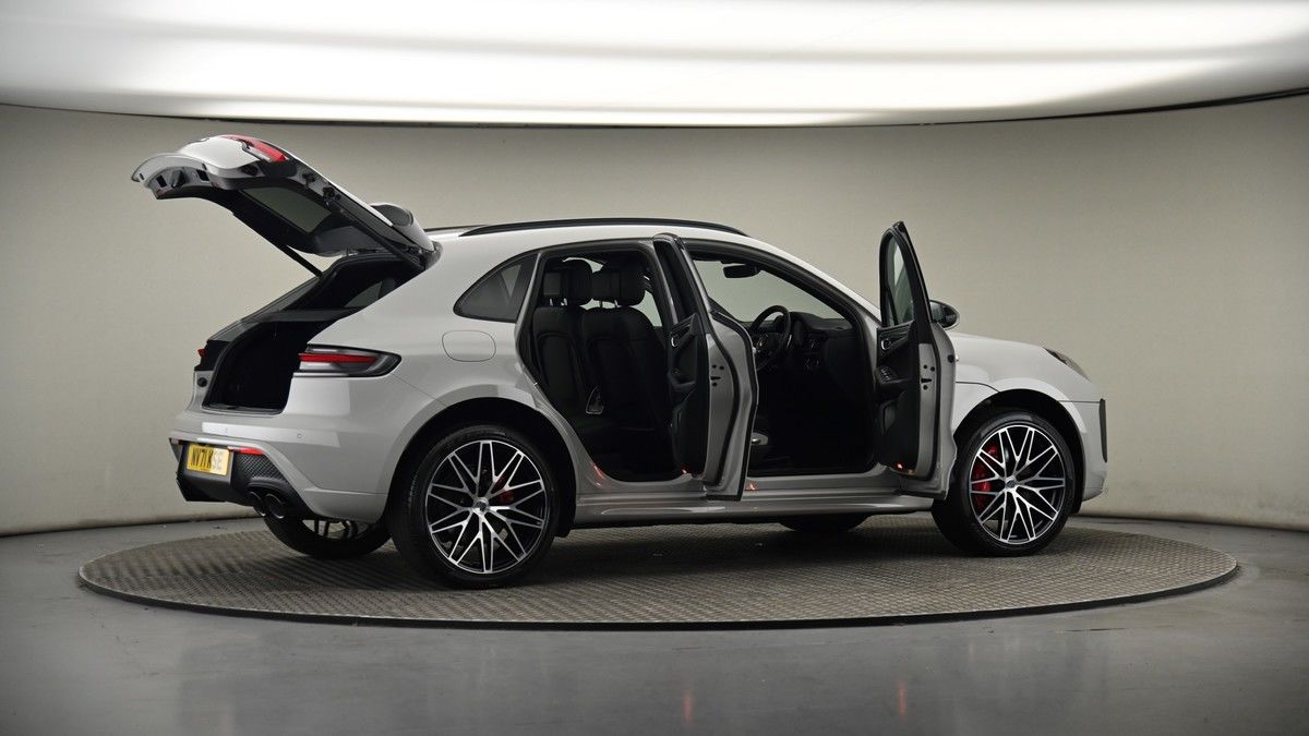 More views of Porsche Macan