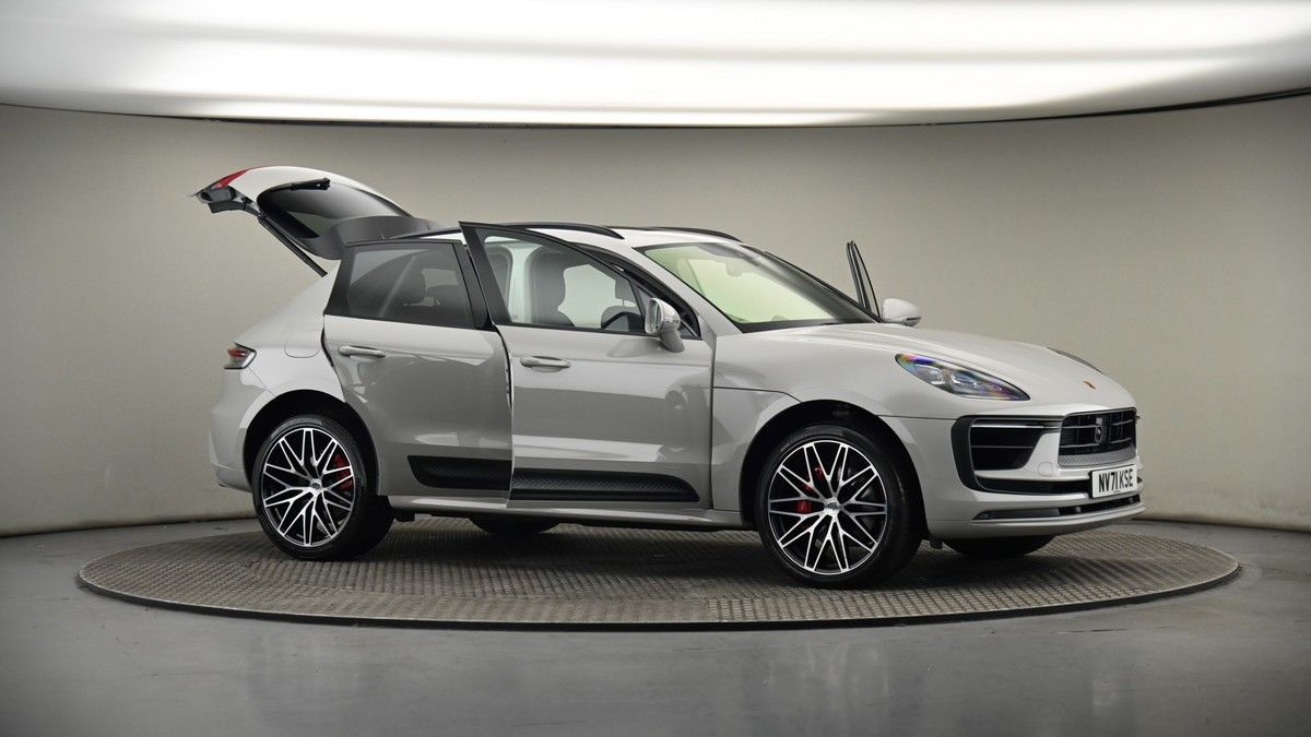 More views of Porsche Macan