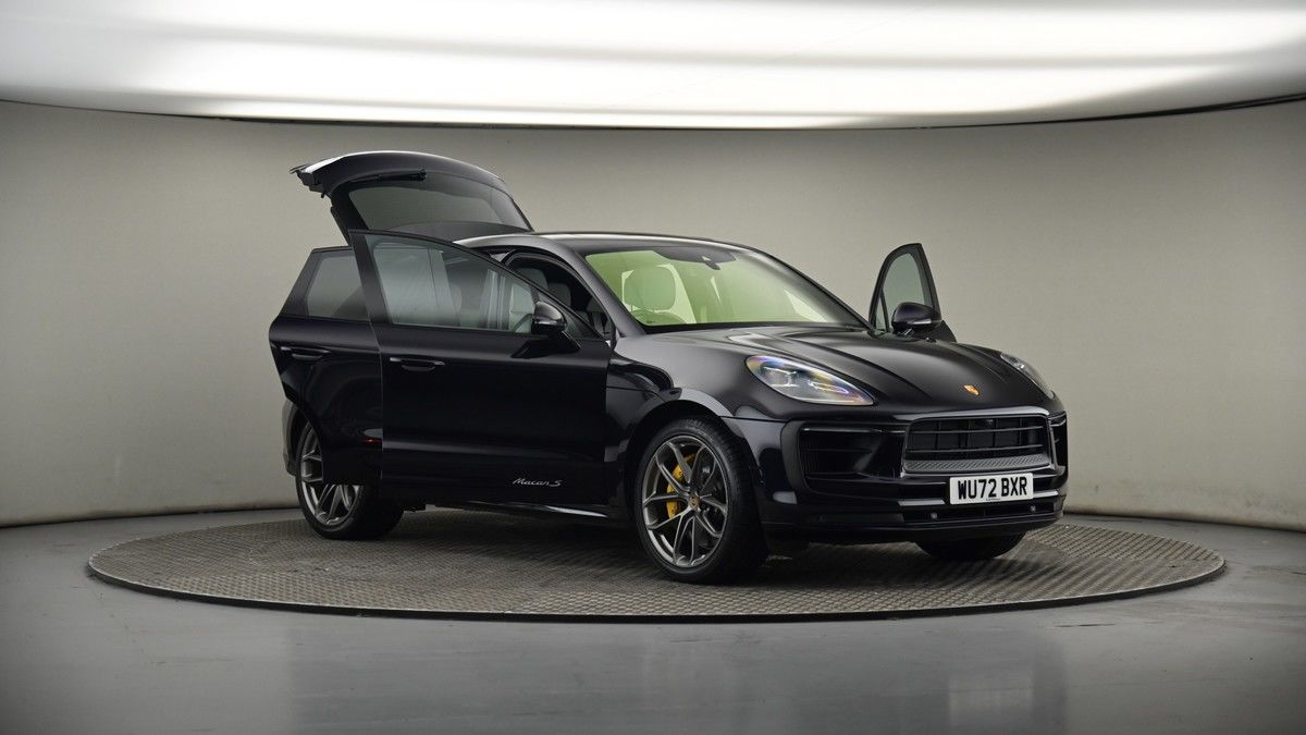 More views of Porsche Macan