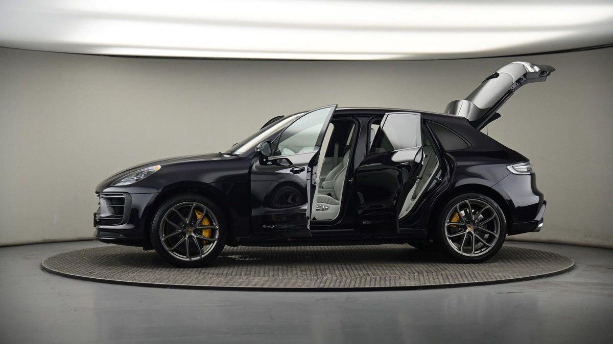 More views of Porsche Macan
