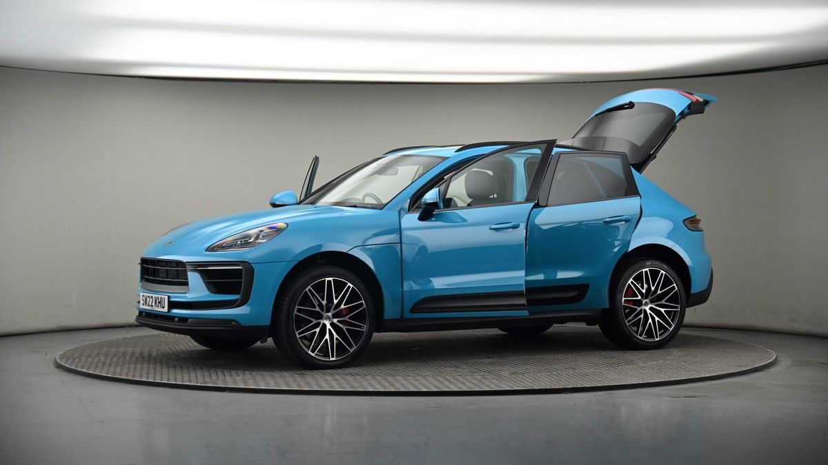 More views of Porsche Macan