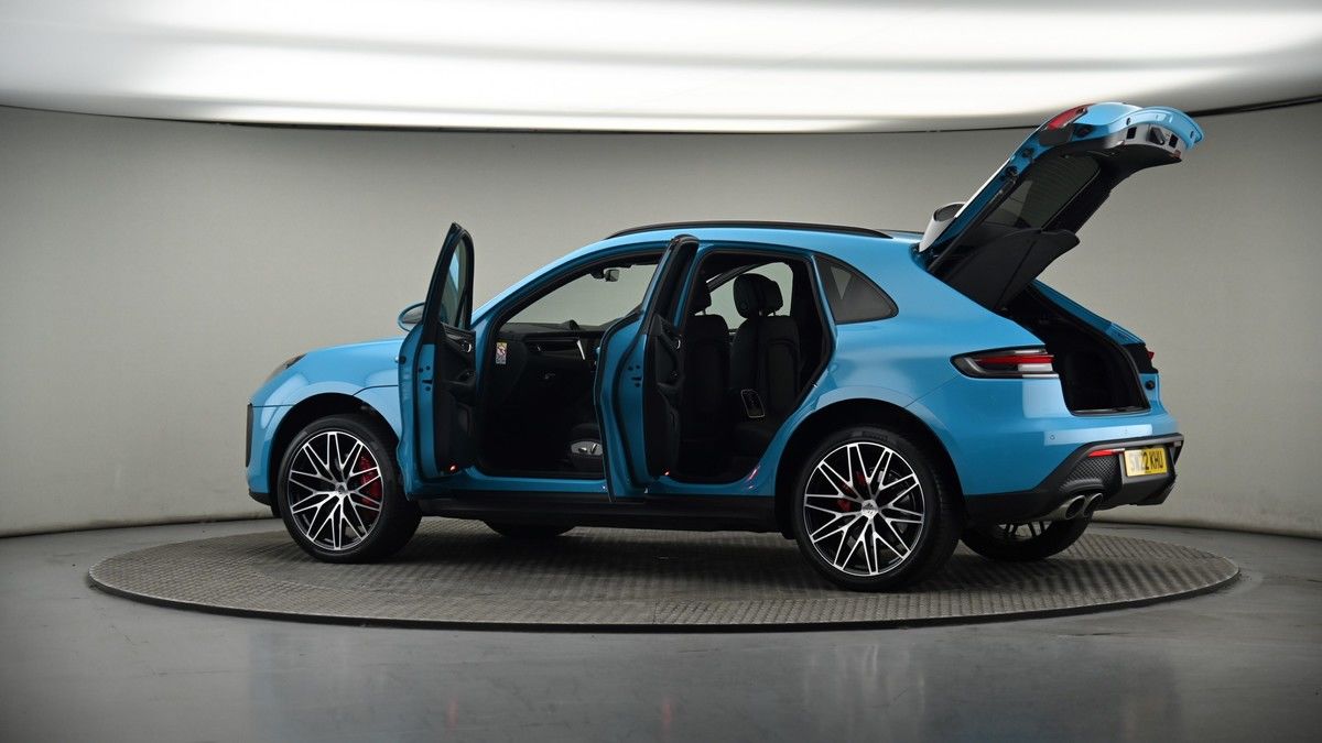 More views of Porsche Macan