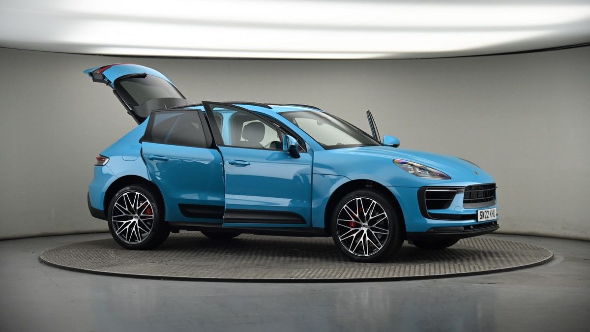 More views of Porsche Macan