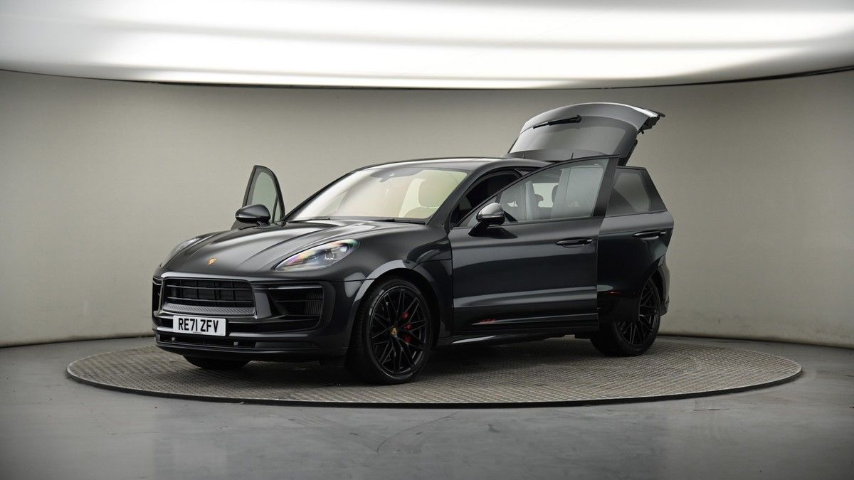 More views of Porsche Macan