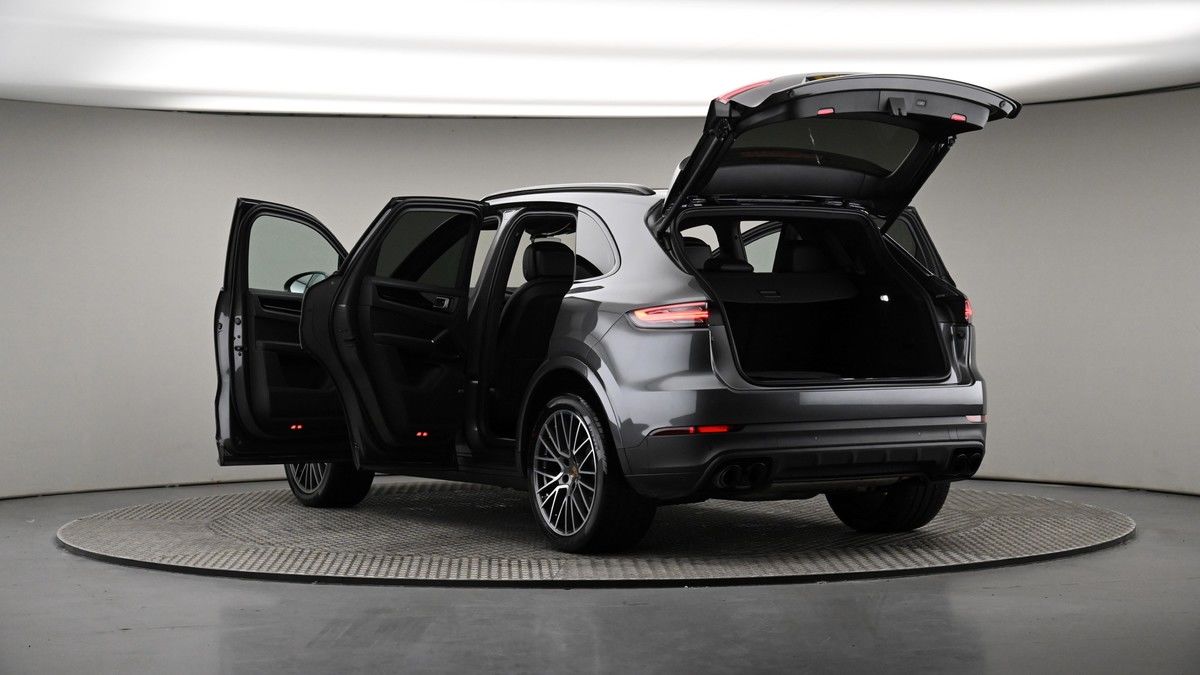 Porsche Cayenne Image 8
