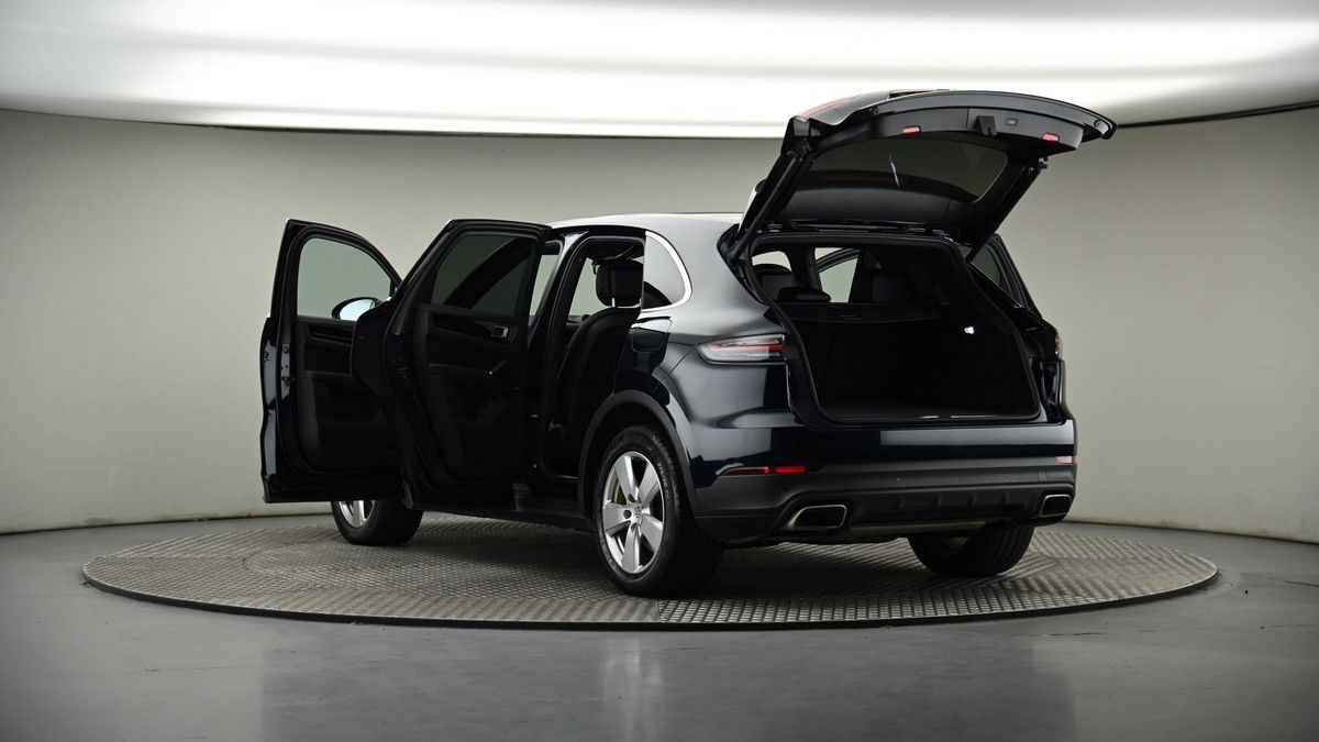 Porsche Cayenne Image 16