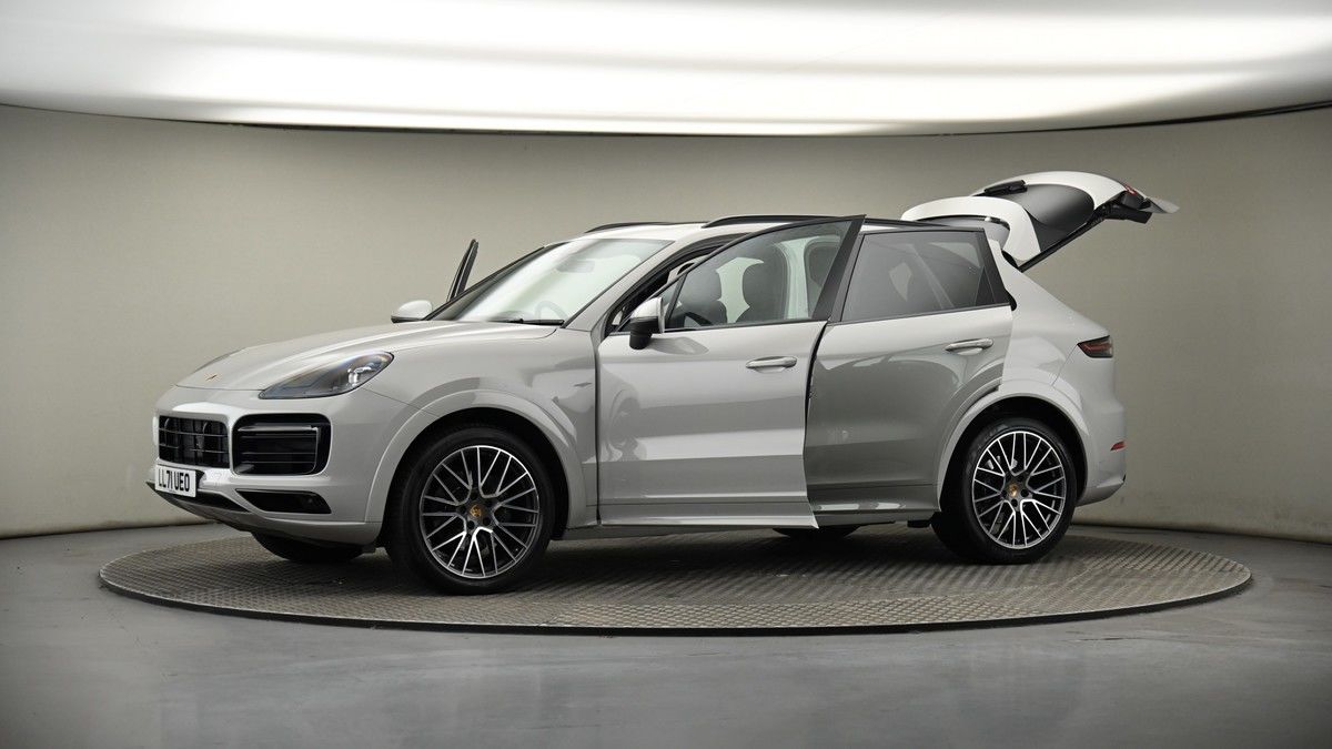 More views of Porsche Cayenne