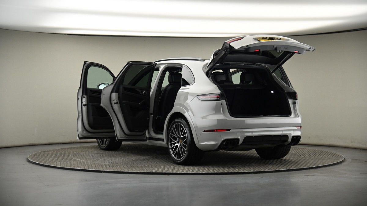 Porsche Cayenne Image 8