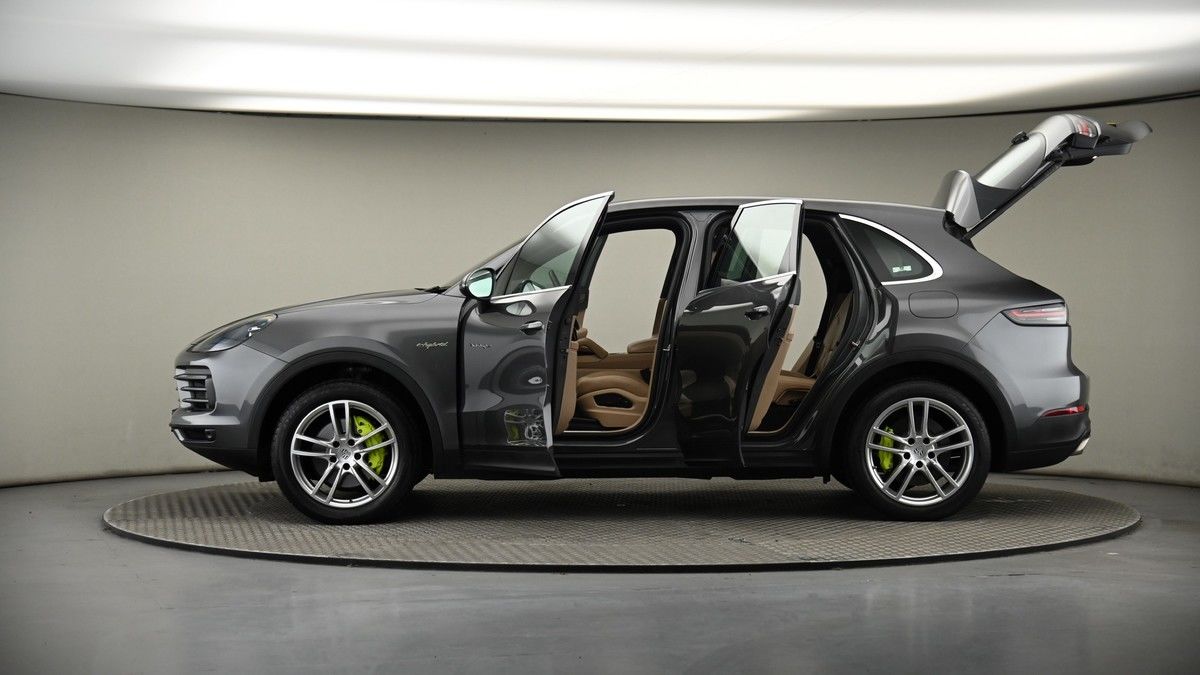 More views of Porsche Cayenne