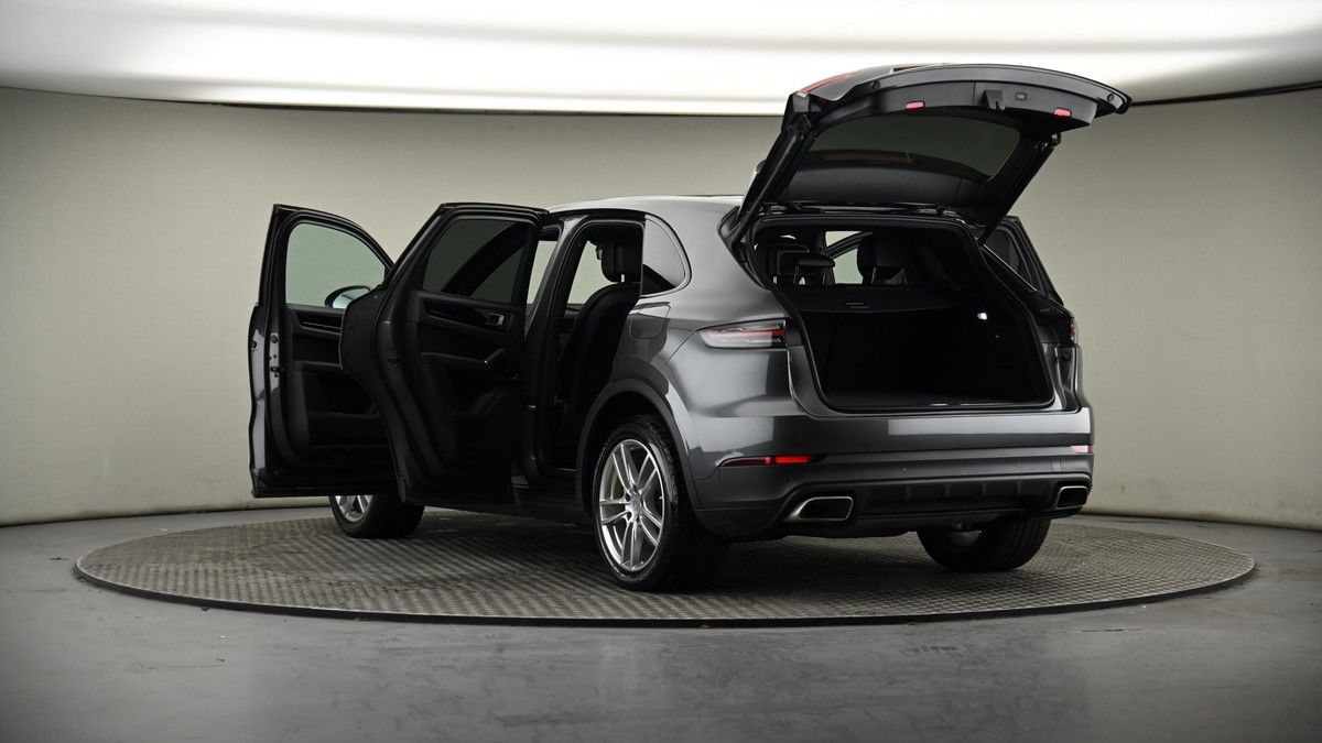 Porsche Cayenne Image 8