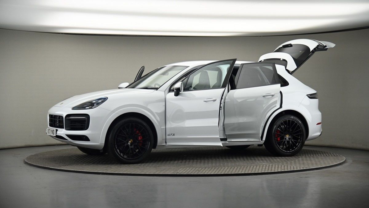 More views of Porsche Cayenne