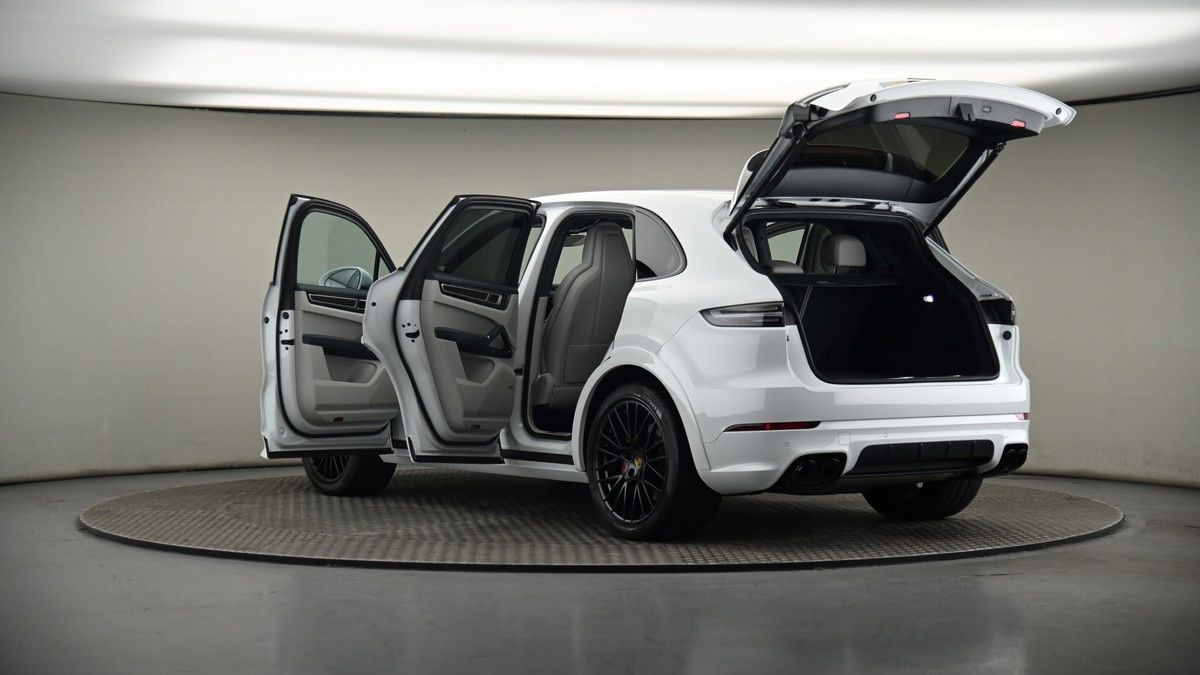 More views of Porsche Cayenne