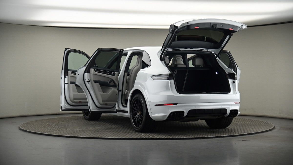 Porsche Cayenne Image 8