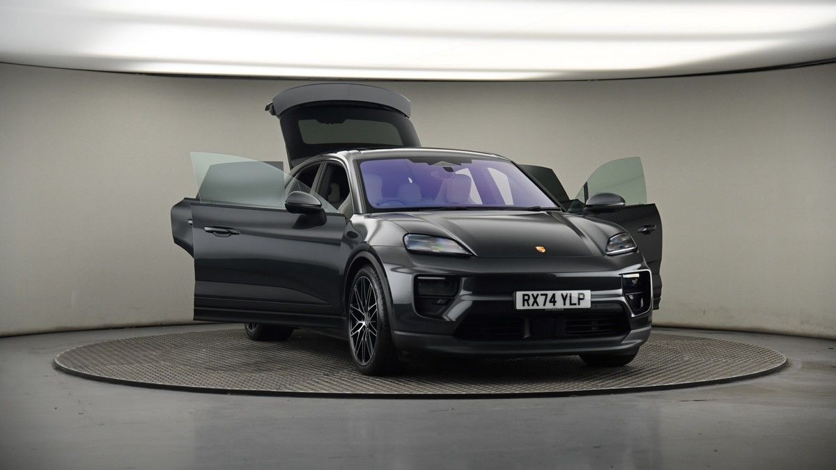 More views of Porsche Macan