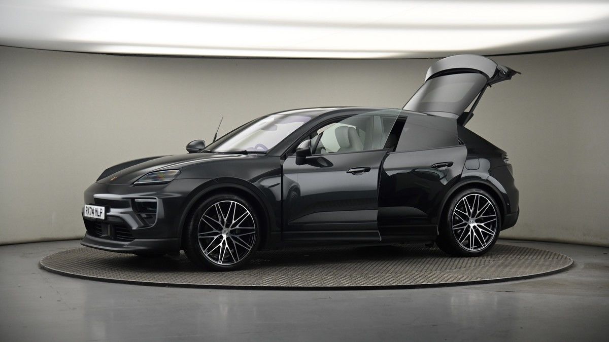 More views of Porsche Macan
