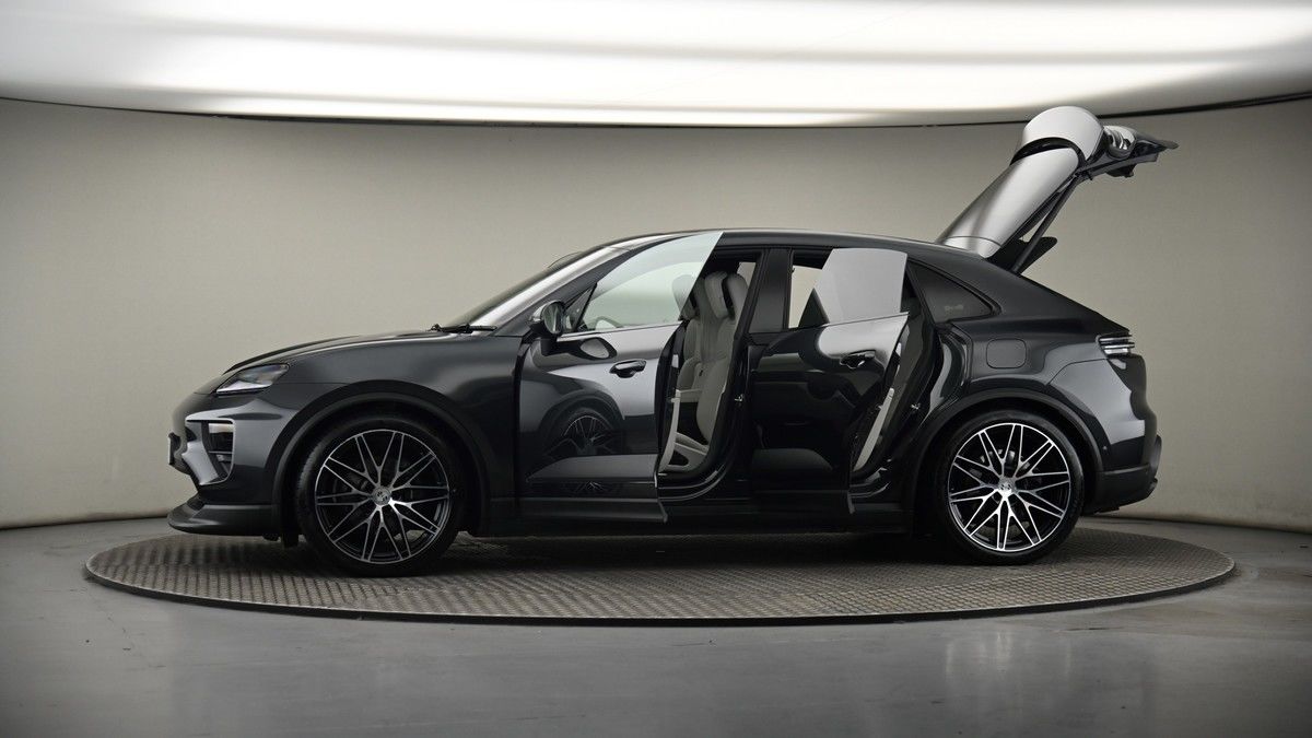 More views of Porsche Macan