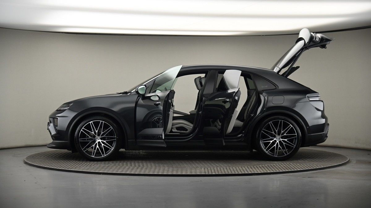 More views of Porsche Macan