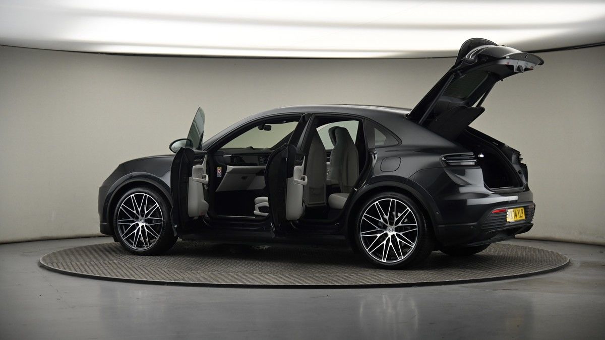 More views of Porsche Macan