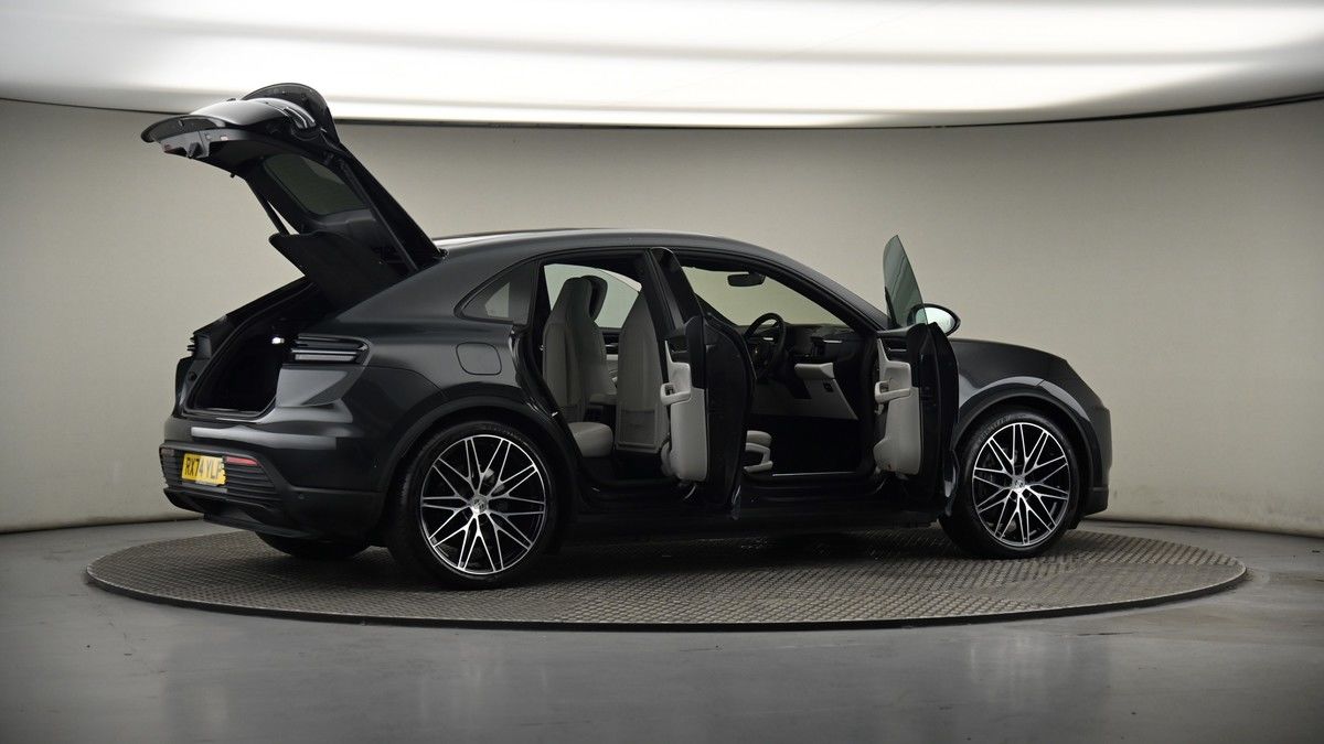 More views of Porsche Macan